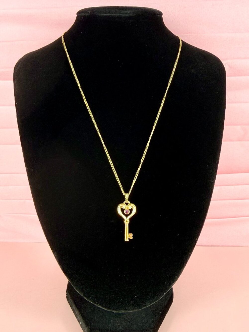 1980s Vintage Avon Gold Tone Heart Key Pendant Purple Rhinestone 17" Necklace
